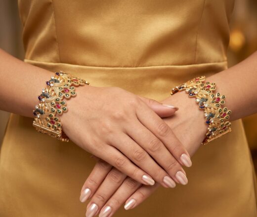 Conjunto Mayura com 2 pulseiras indianas de metais design de pavões