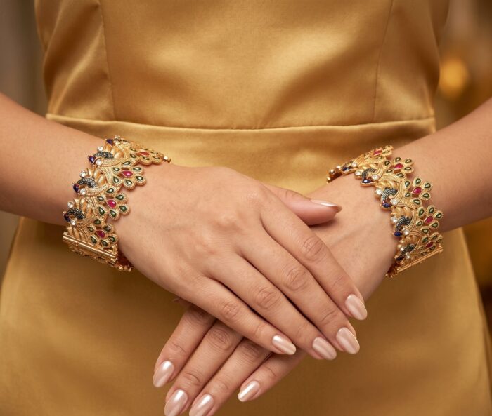 Conjunto Mayura com 2 pulseiras indianas de metais design de pavões