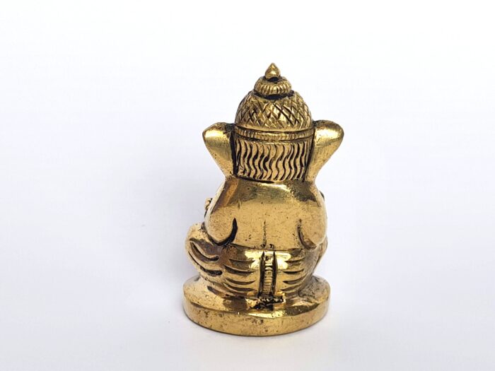 Estátua pequena do Deus Ganesha Mukut-Raja (O Pequeno Rei Divino)